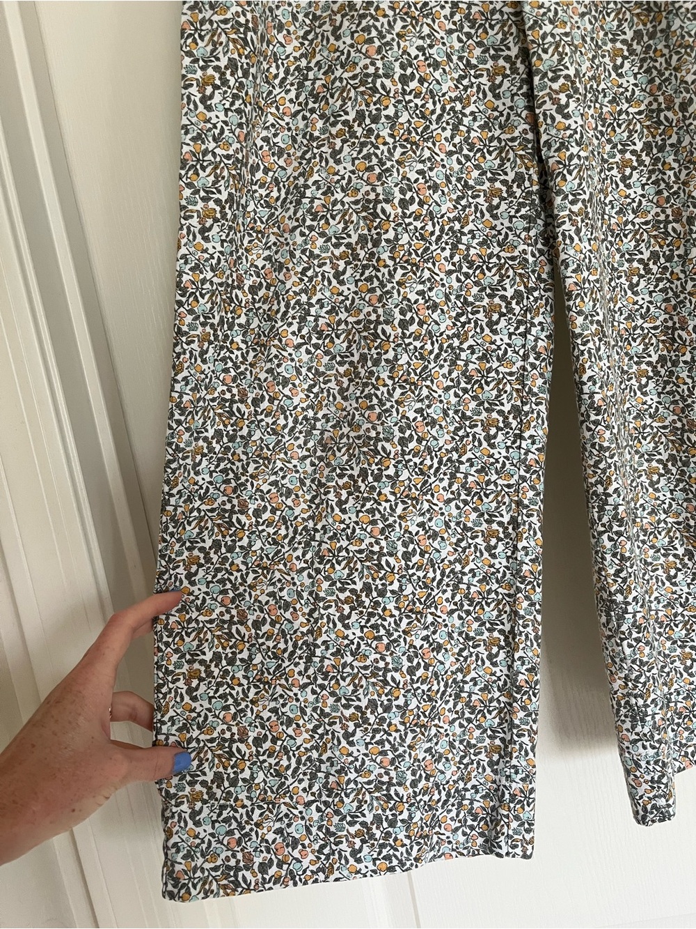 Abercrombie & Fitch Wide Leg Crop Pants in Floral/Fruit Print - Picture 2 of 8